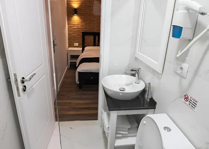 Sidi - Free Parking, Fast Wifi Connection And Breakfast Included Tirana