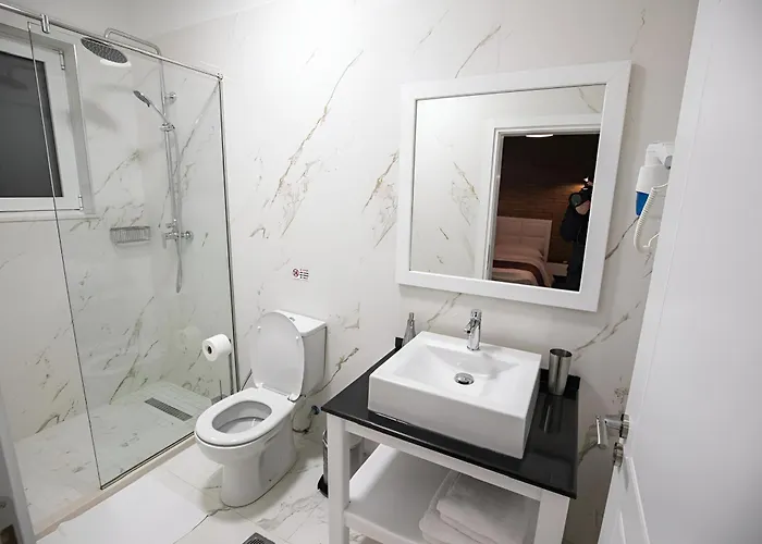 Sidi - Free Parking, Fast Wifi Connection And Breakfast Included Hotel Tirana