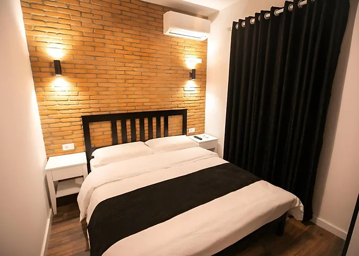 Sidi - Free Parking, Fast Wifi Connection And Breakfast Included 3*